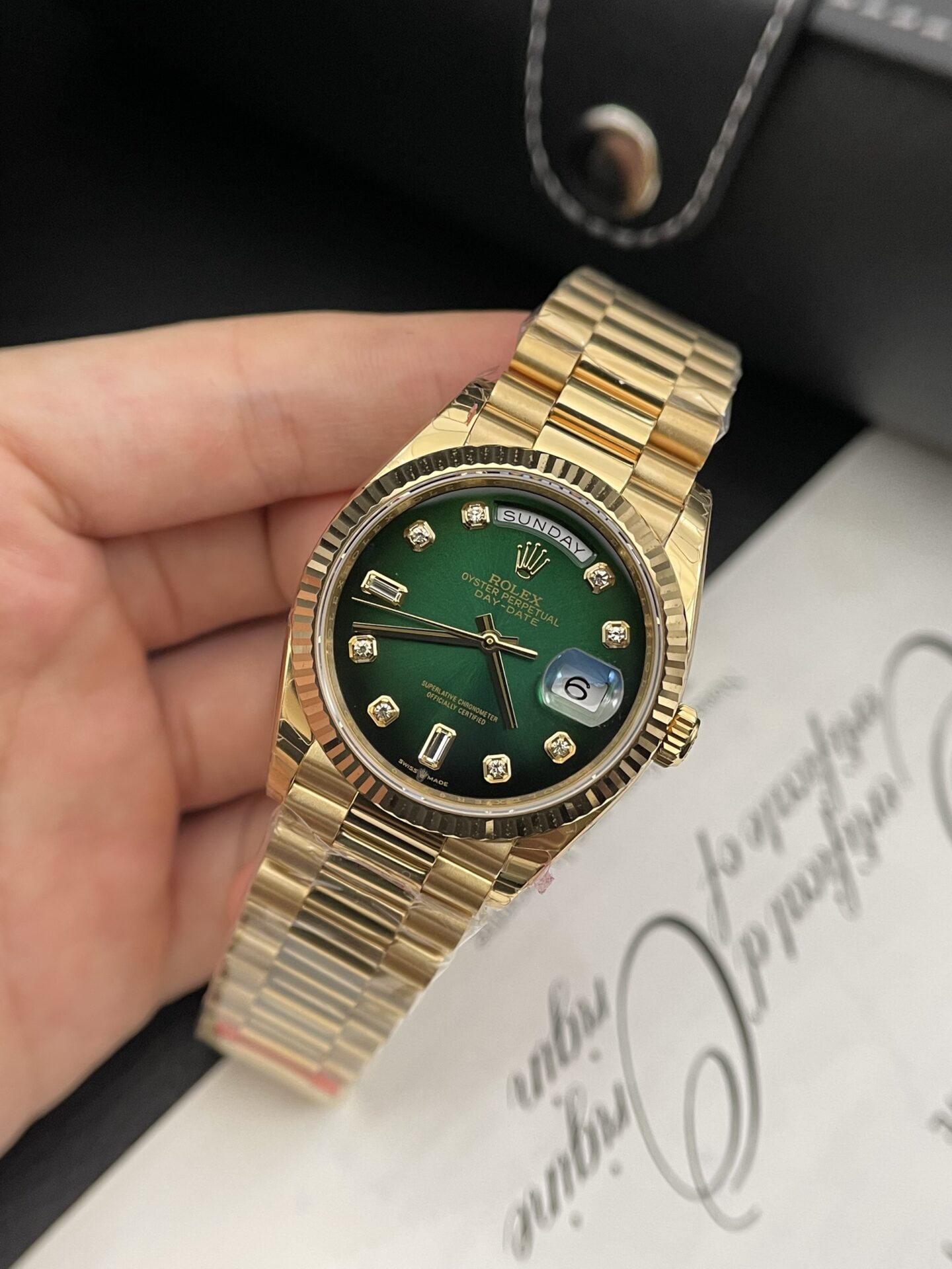Dong-Ho-Rolex-Day-Date-Super-Fake-11-Mat-Xanh-La-EW-36mm-4-1
