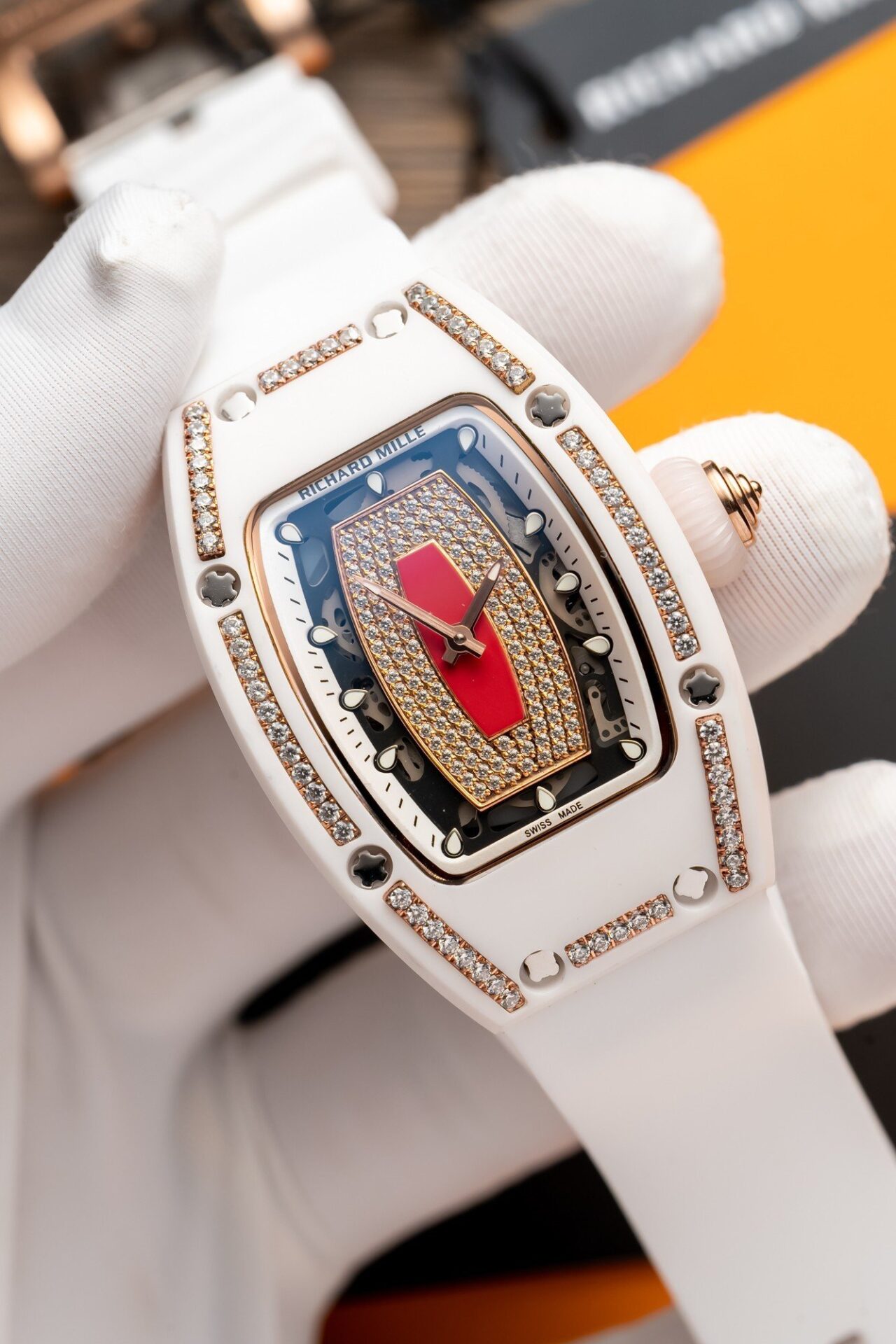 Dong-Ho-Richard-Mille-RM07-01-Nu-Dinh-Da-Vo-Ceramic-Trang-36mm-4-1