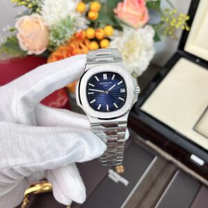 Patek Philippe Nautilus 5711 Replica Watch Refined Full Like Auth 40mm